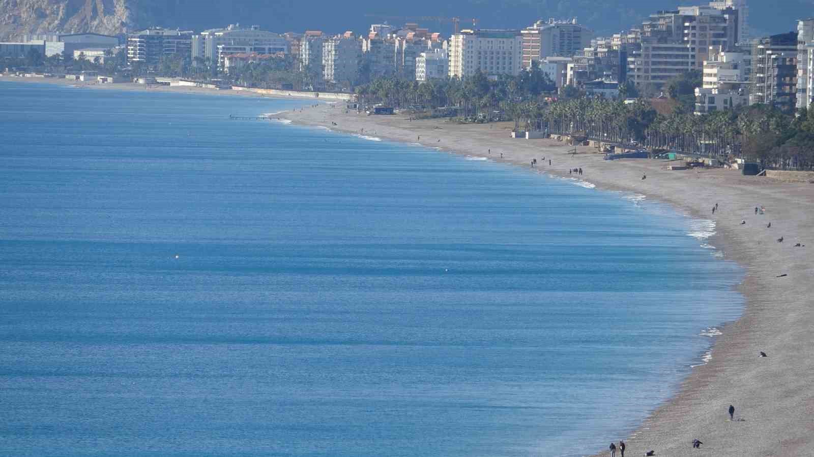 turkiye kar tatilindeyken antalyada ogrenciler deniz keyfi yapti 6 iFb2E9iq