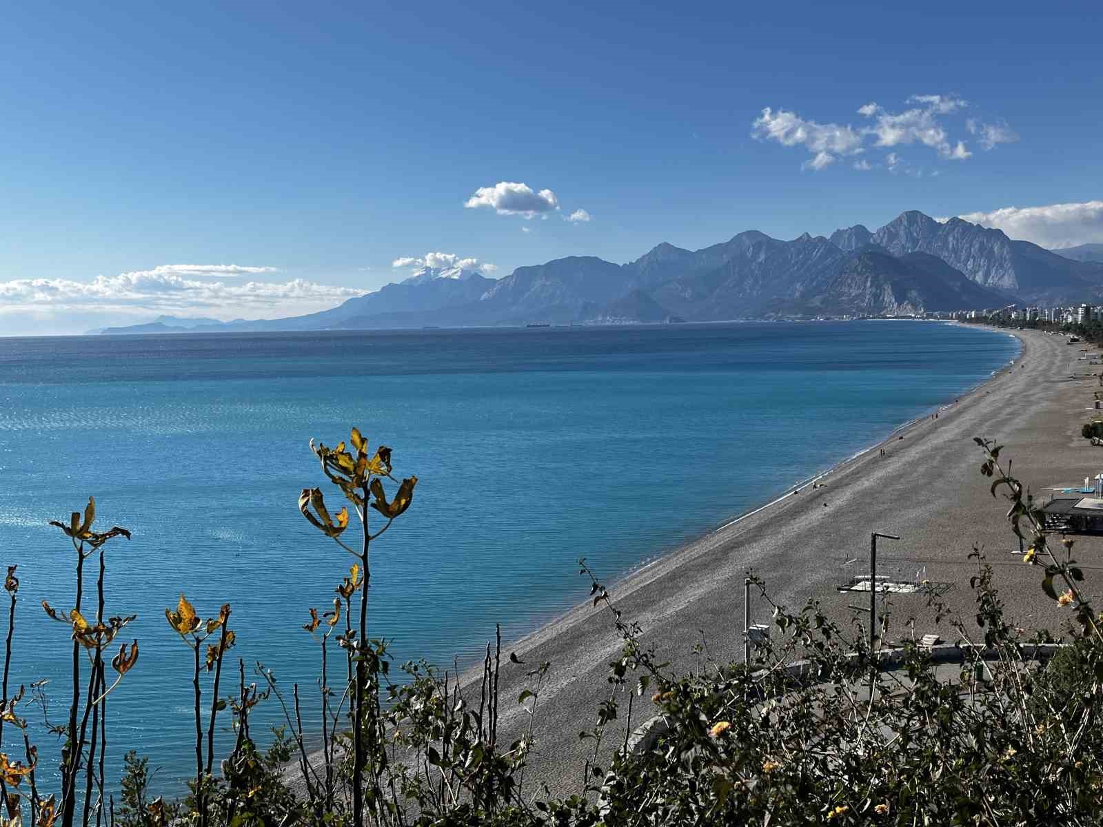turkiye kar tatilindeyken antalyada ogrenciler deniz keyfi yapti 9 D4al4bY1