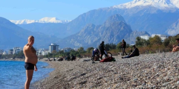 turkiye-karla-mucadele-ederken-antalyada-deniz-sefasi-nuQQmB9Q.jpg