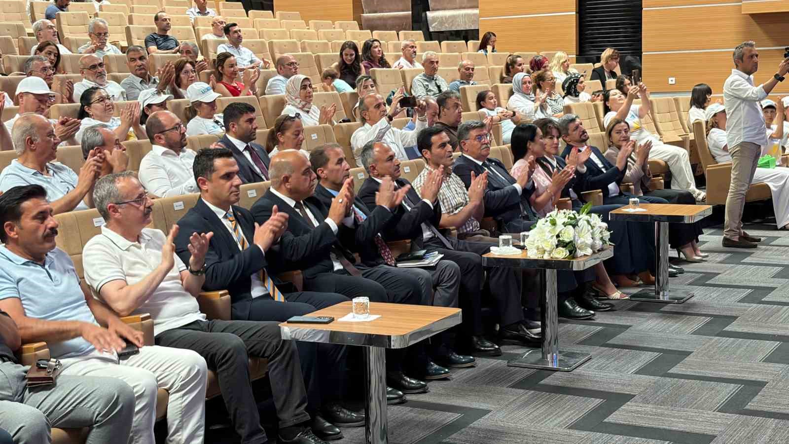 Türkiye-Kazakistan dostluğu halk oyunlarıyla sahneye taşındı 6 turkiye kazakistan dostlugu halk oyunlariyla sahneye tasindi 2 VZYibuUE