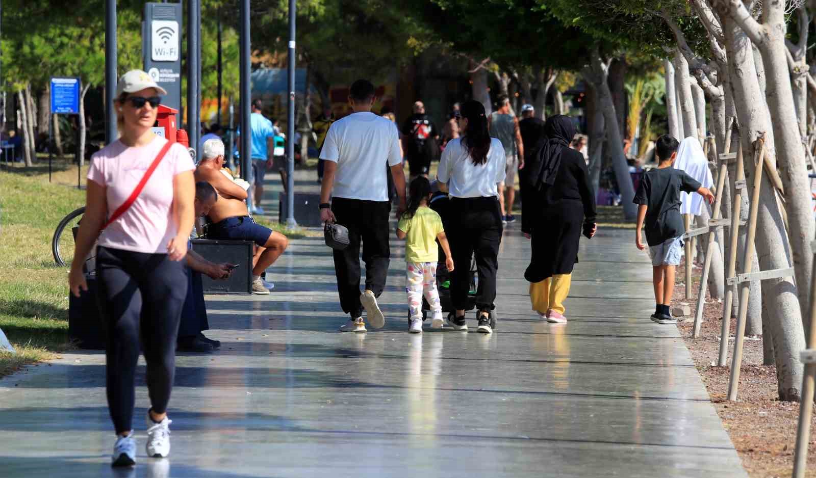 turkiye kisi yasarken antalyada yazdan kalma gunler devam ediyor 5 FC52CXsh
