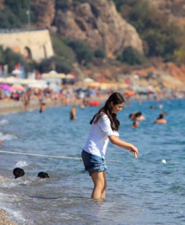 turkiye-kisi-yasarken-antalyada-yazdan-kalma-gunler-devam-ediyor-XRDqRVSn.jpg