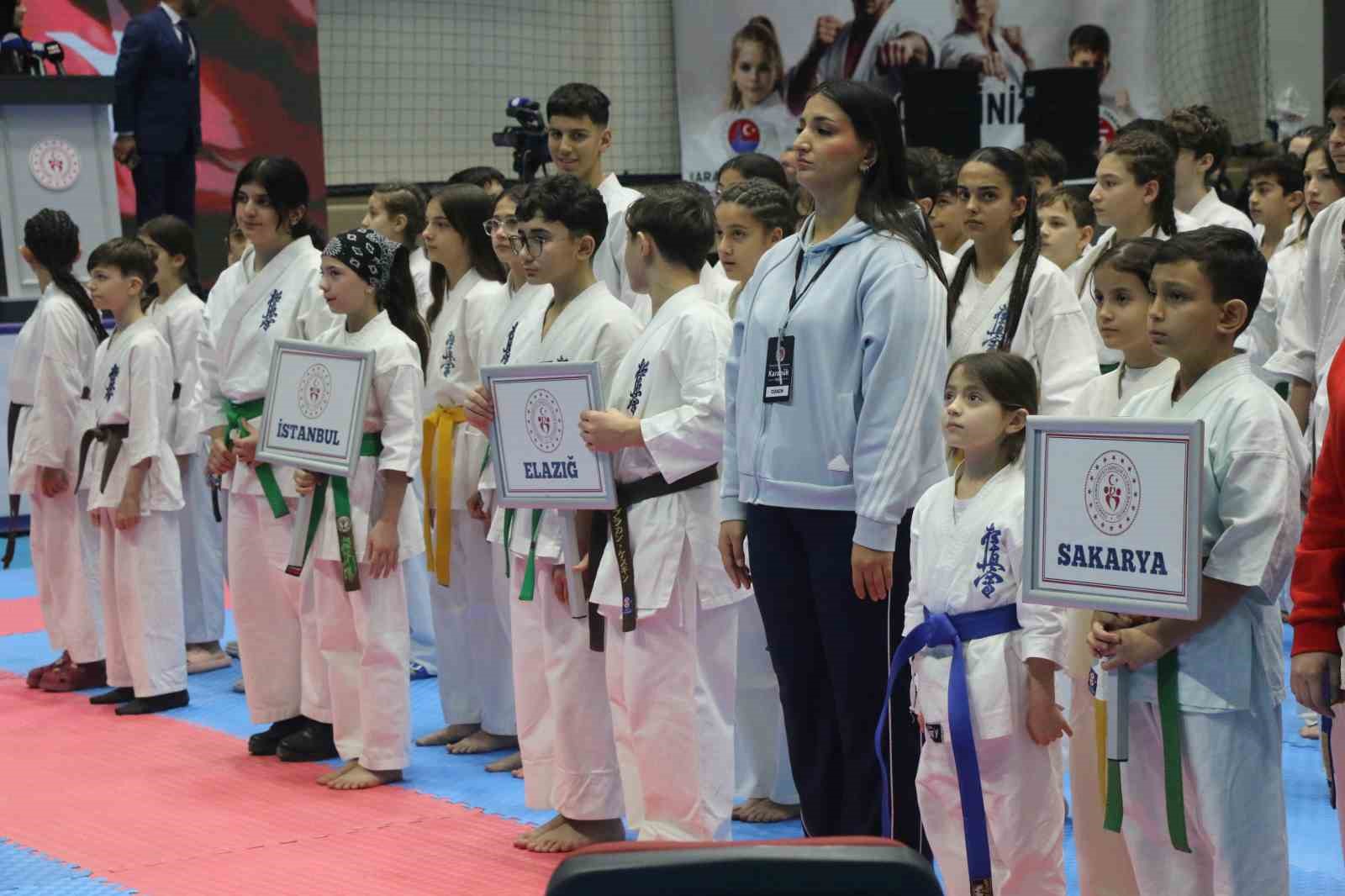 turkiye kyokushin stil karate sampiyonasi karabukte basladi 13