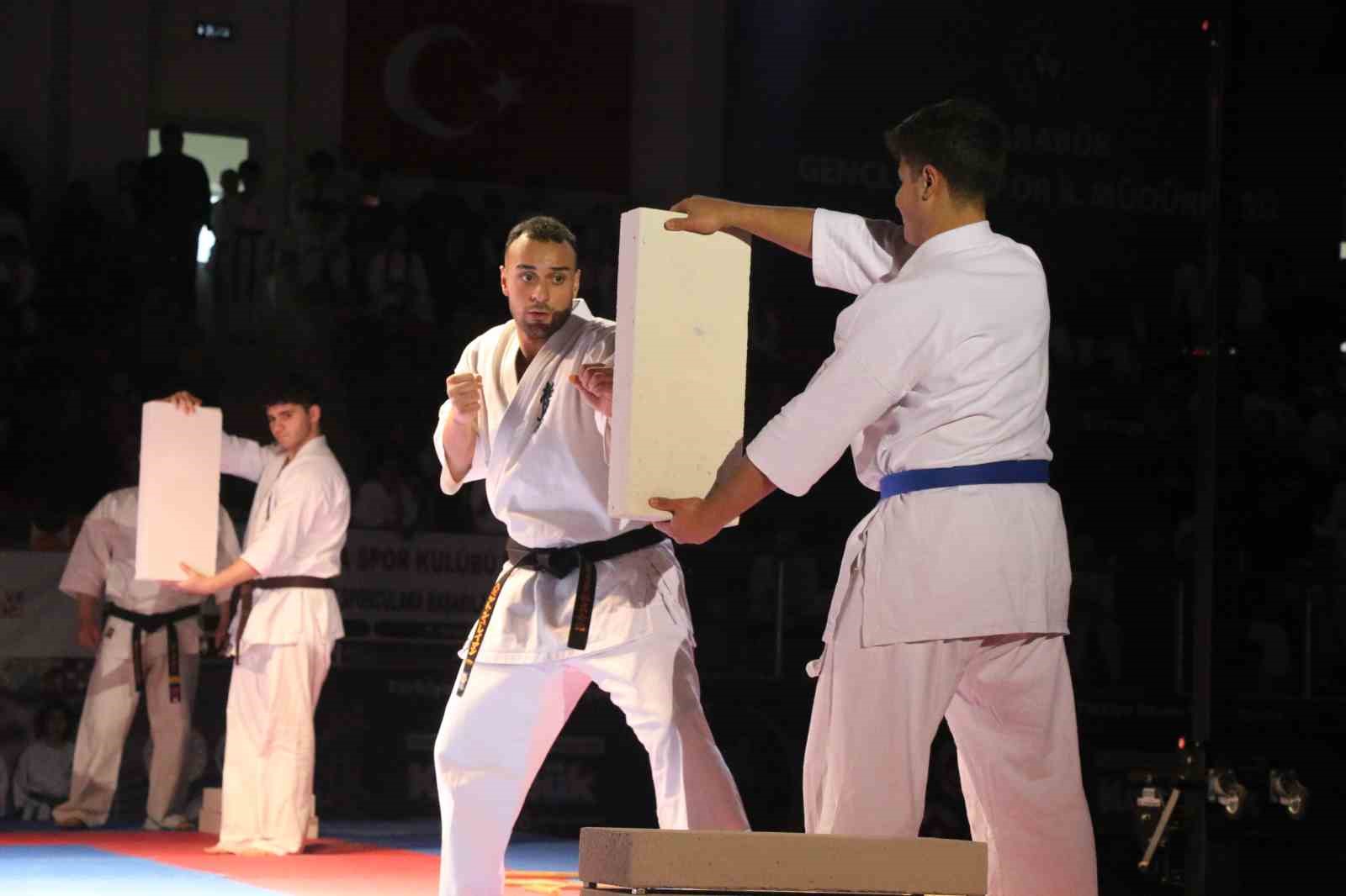 turkiye kyokushin stil karate sampiyonasi karabukte basladi 3 CASHhDjI