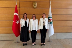 turkiye-noterler-birligi-baskani-secilen-fulya-uysal-guler-goreve-basladi-eA1gsYSl.jpg