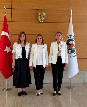 turkiye-noterler-birligi-baskani-secilen-fulya-uysal-guler-goreve-basladi-eA1gsYSl.jpg