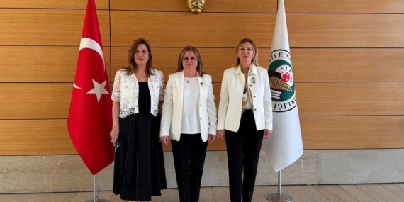turkiye-noterler-birligi-baskani-secilen-fulya-uysal-guler-goreve-basladi-eA1gsYSl.jpg