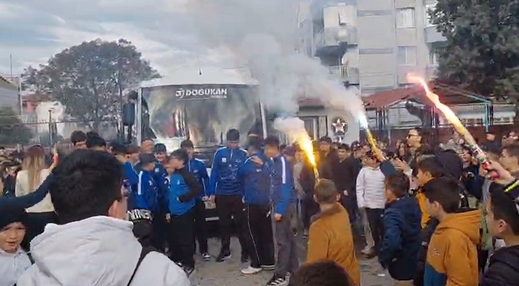 turkiye sampiyonlarina salihlide coskulu karsilama 0 55UicLXR