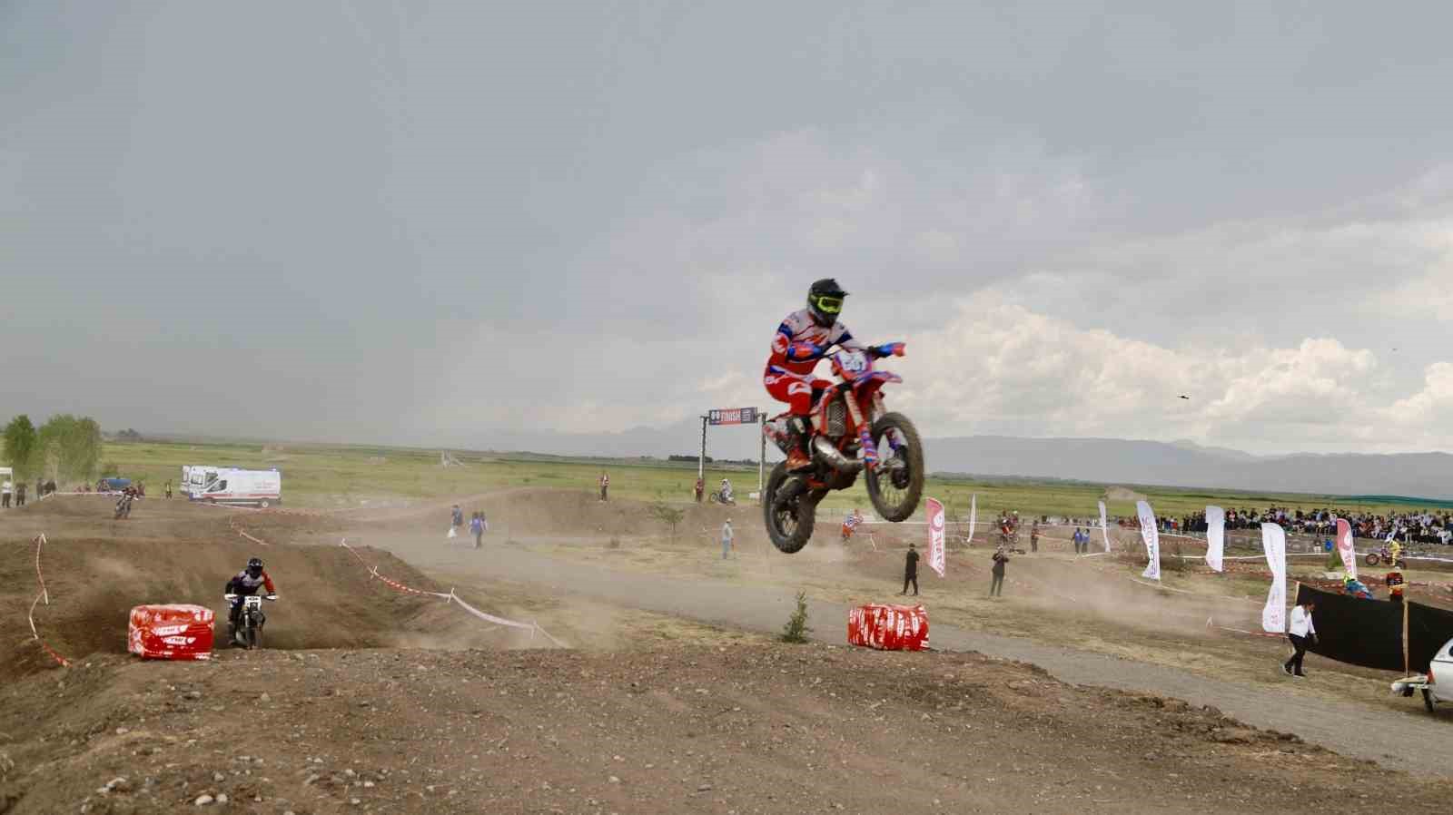 Türkiye sınırları içindeki en yüksek rakımlı enduro yarışı Ağrı’da start aldı 6 turkiye sinirlari icindeki en yuksek rakimli enduro yarisi agrida start aldi 2 Cs3gDRDM