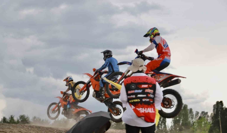 turkiye-sinirlari-icindeki-en-yuksek-rakimli-enduro-yarisi-agrida-start-aldi-ElVqPtAY.jpg