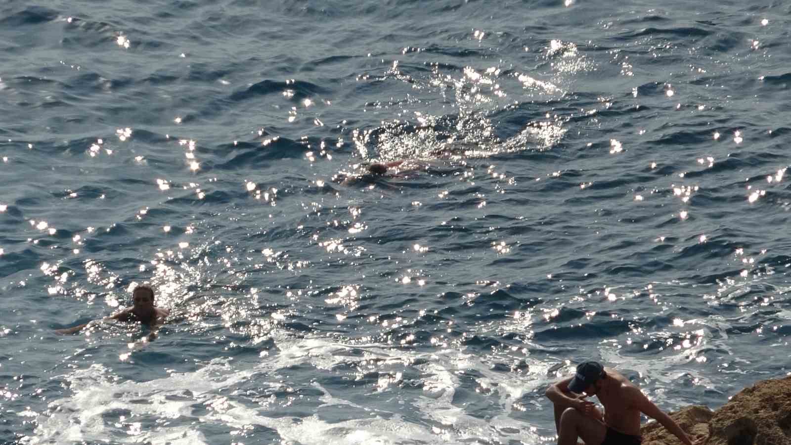 turkiye sogukla mucadele ederken dunyaca unlu sahilde yaz goruntusu 4 vgiALU6b