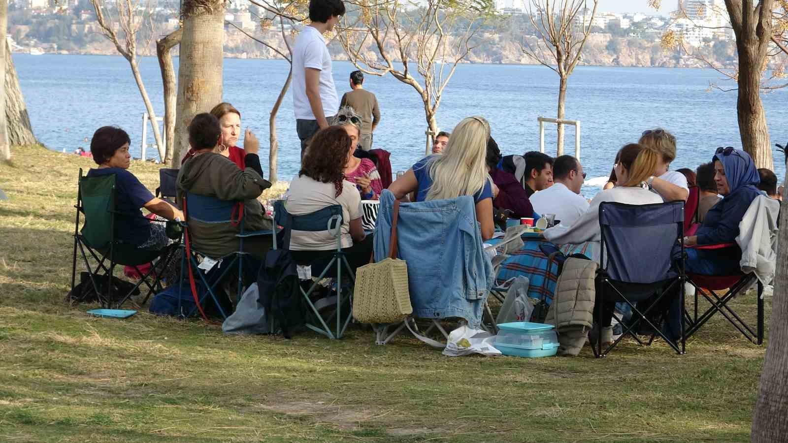 turkiye sogukla mucadele ederken dunyaca unlu sahilde yaz goruntusu 8