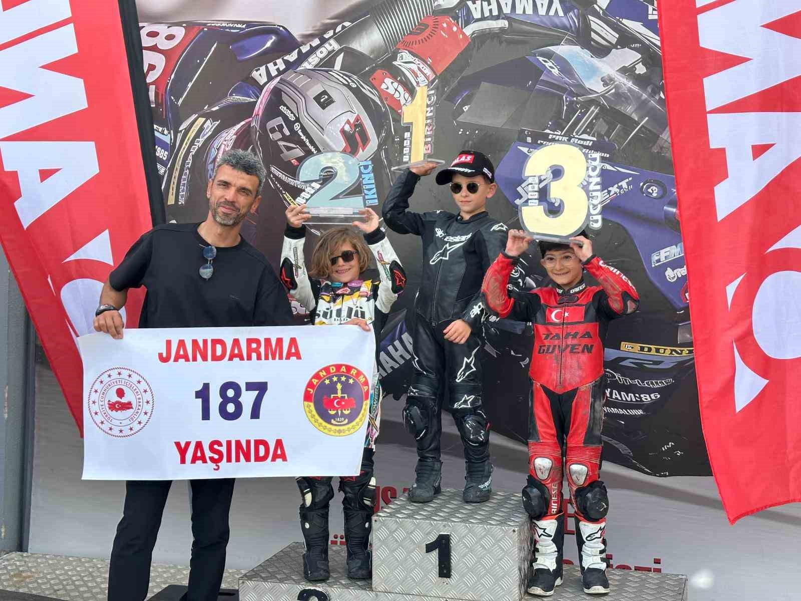 turkiye supermoto sampiyonasi ve fim motomini turkiye serisinde sezonun 2 ayagi usakta yapildi 15 Sj8MvfJP