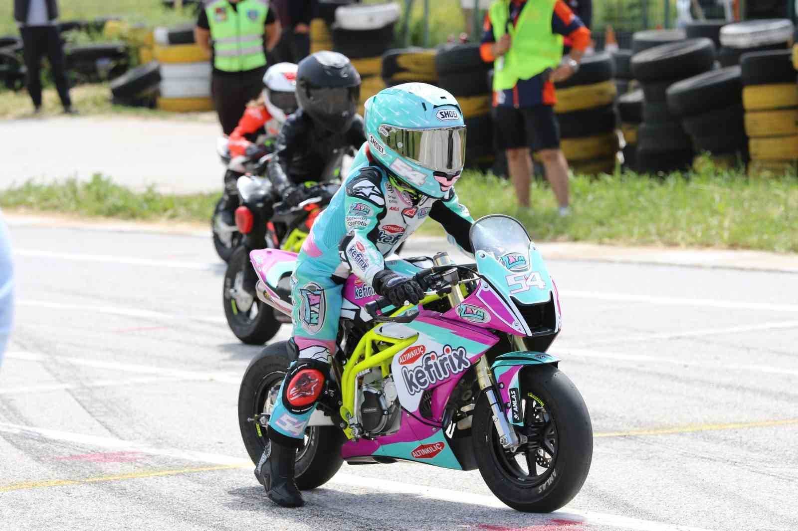 turkiye supermoto sampiyonasi ve fim motomini turkiye serisinde sezonun 2 ayagi usakta yapildi 8 KQINVlrW