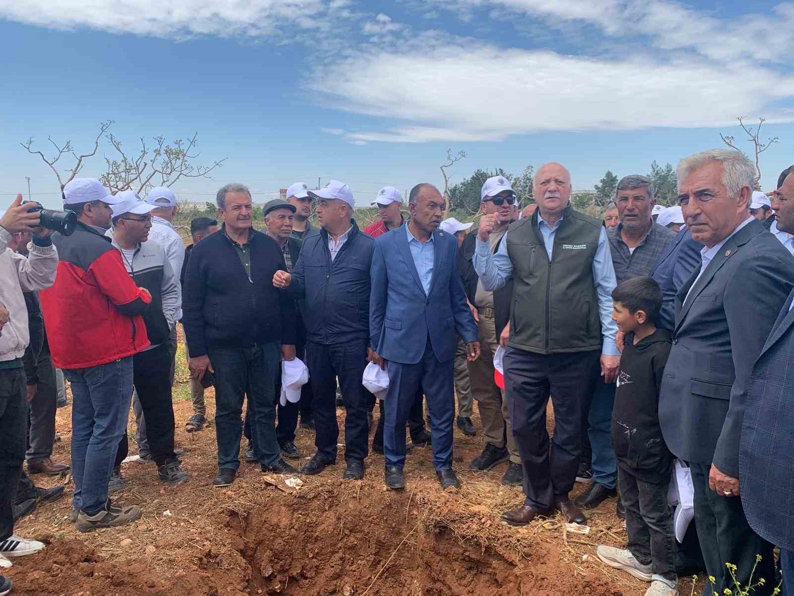 turkiye ziraat odalari birligi genel baskani bayraktardan zarar goren ciftcilere ziyaret 3 VNvGXDQG
