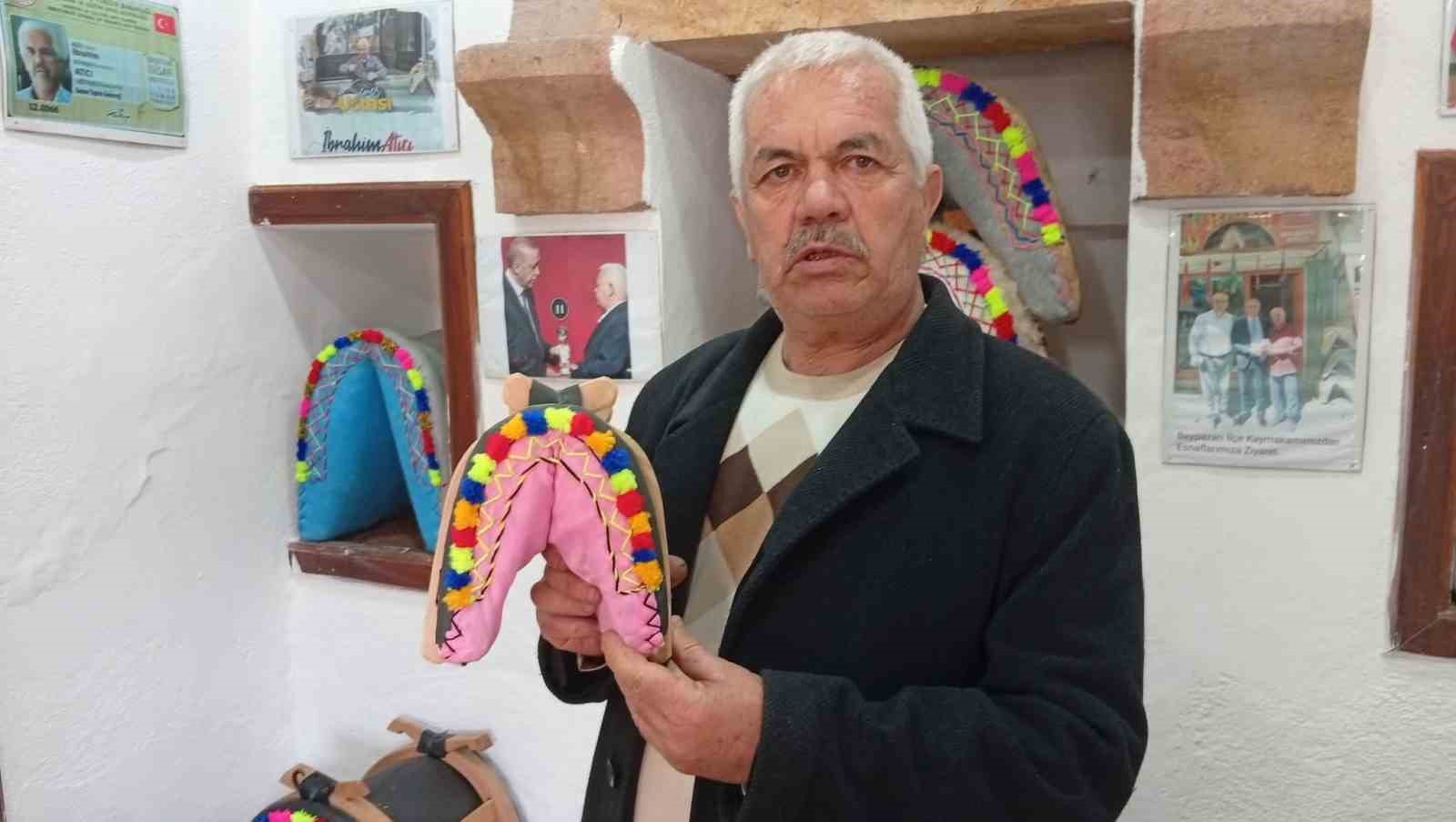 Türkiye’de azalan eşek sayısına ödüllü semerciden yorum: "Ne semer yapacak eşek kaldı ne de usta" 4 turkiyede azalan esek sayisina odullu semerciden yorum ne semer yapacak esek kaldi ne de 7vi2CTaQ