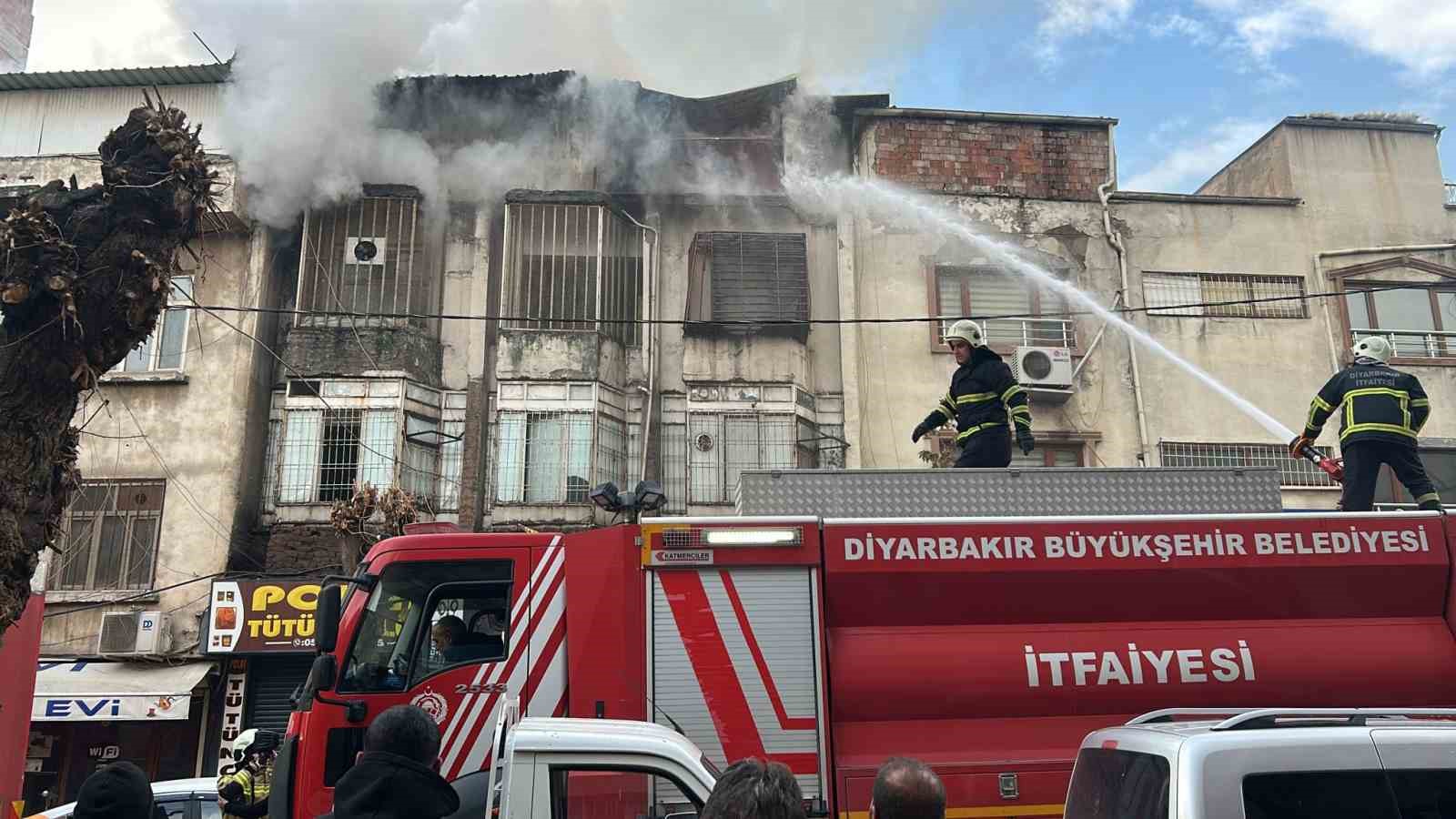 turkiyede bir ilkti diyarbakirdaki guvercin otelinde cikan yanginda 100den fazla kus telef oldu 6 faPJLEqe