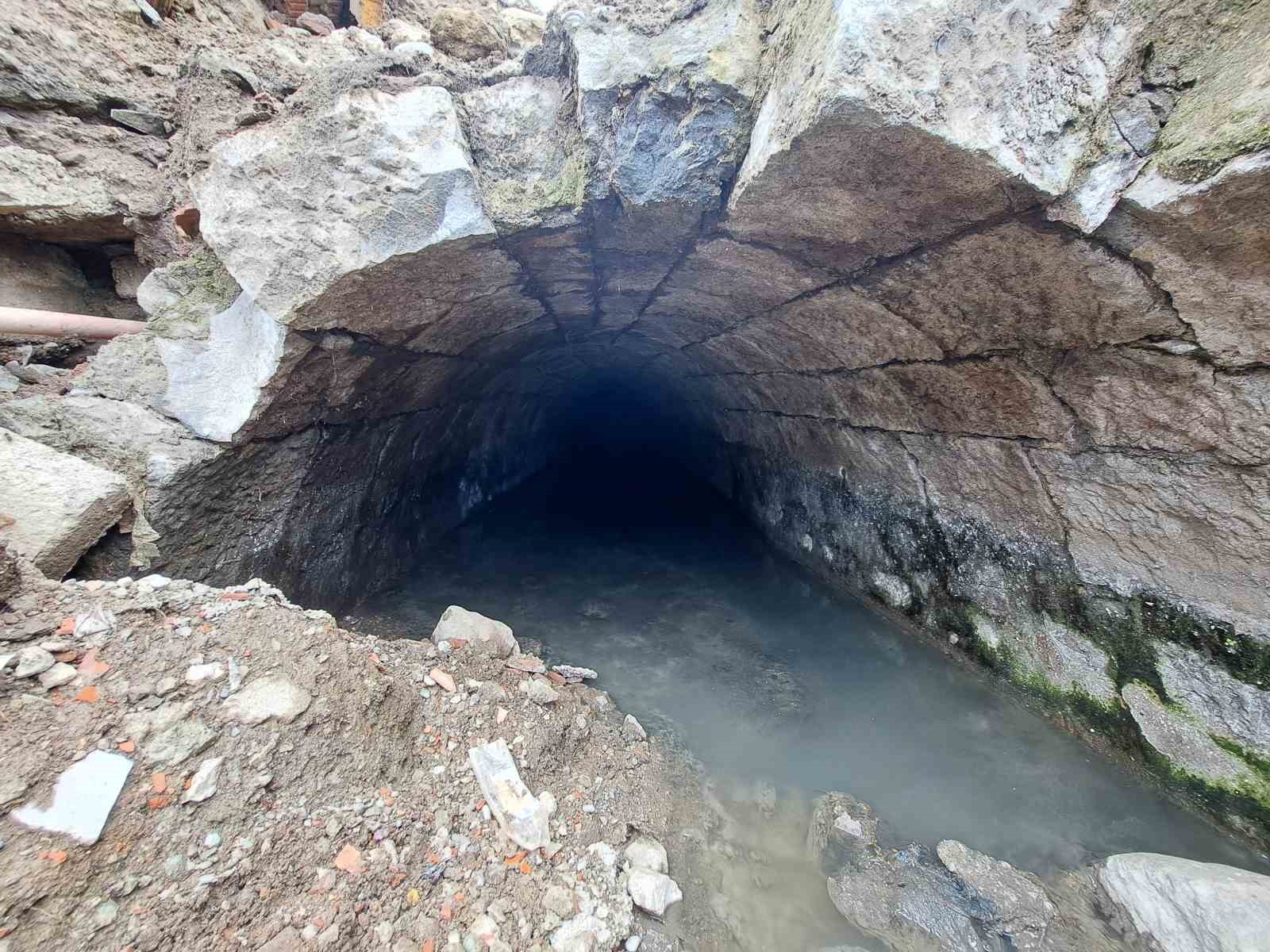 Türkiye’de bir örneği daha yok; Trabzon’da Roma dönemine ait su kanalı ortaya çıktı 4 turkiyede bir ornegi daha yok trabzonda roma donemine ait su kanali ortaya cikti 0 miKlfvPy