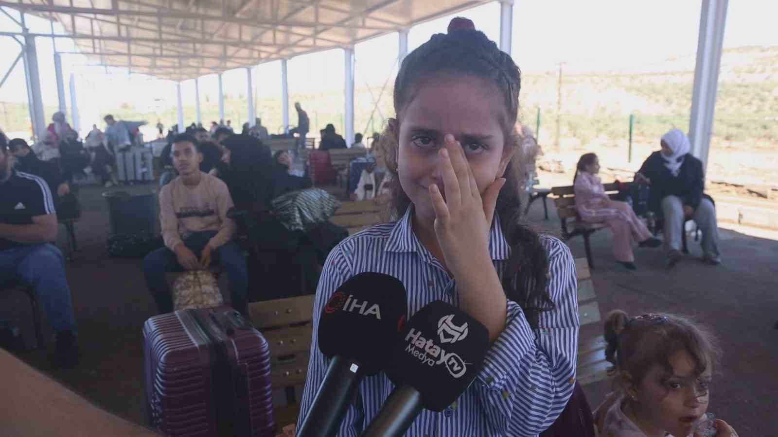 Türkiye’de doğup büyüyen 9 yaşındaki Suriyeli çocuk, gözyaşları içerisinde "Türkiye benim ikinci vatanım" sözleriyle ülkesine döndü 5 turkiyede dogup buyuyen 9 yasindaki suriyeli cocuk gozyaslari icerisinde turkiye benim ikinci vatanim sozleriyle