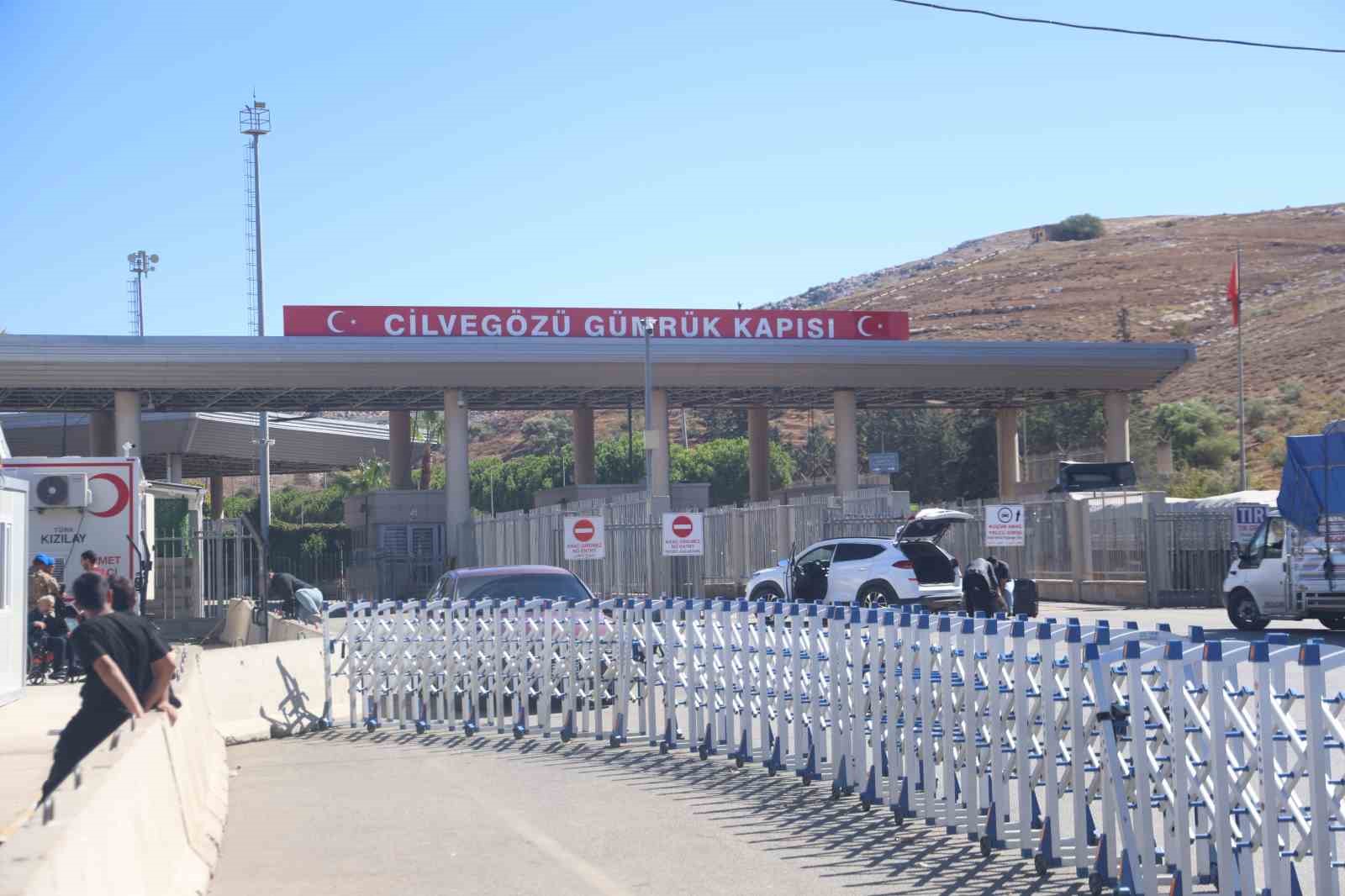 Türkiye’de doğup büyüyen 9 yaşındaki Suriyeli çocuk, gözyaşları içerisinde "Türkiye benim ikinci vatanım" sözleriyle ülkesine döndü 10 turkiyede dogup buyuyen 9 yasindaki suriyeli cocuk gozyaslari icerisinde turkiye benim ikinci vatanim sozleriyle hEcH5z5U