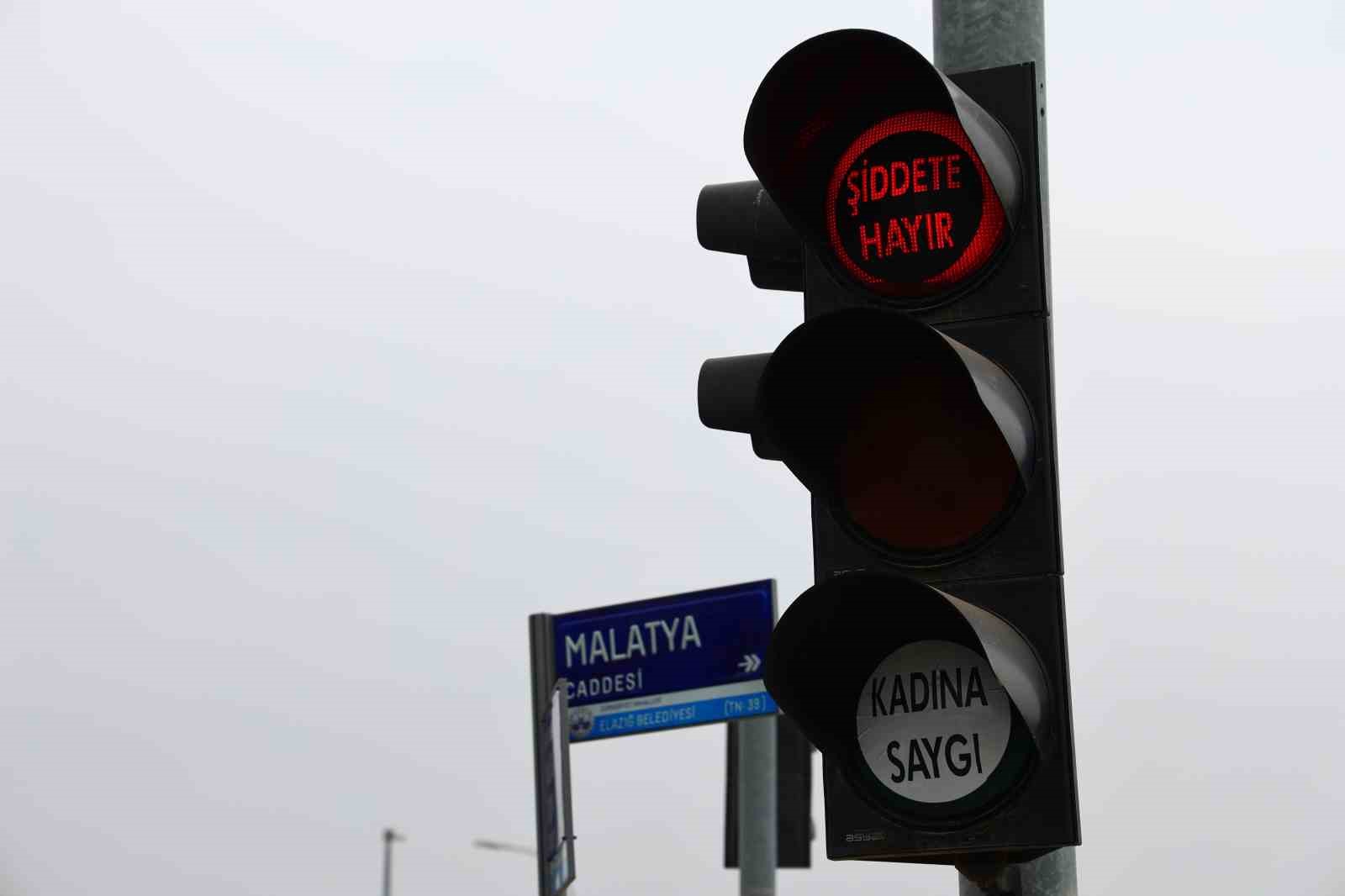 Türkiye’de ilk uygulama: Trafik sinyalizasyonlarında "Şiddete Hayır" ve "Kadına Saygı" mesajı 5 turkiyede ilk uygulama trafik sinyalizasyonlarinda siddete hayir ve kadina saygi mesaji 1 LMU5dCP2