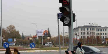 turkiyede-ilk-uygulama-trafik-sinyalizasyonlarinda-siddete-hayir-ve-kadina-saygi-mesaji-OZ64nl8t.jpg