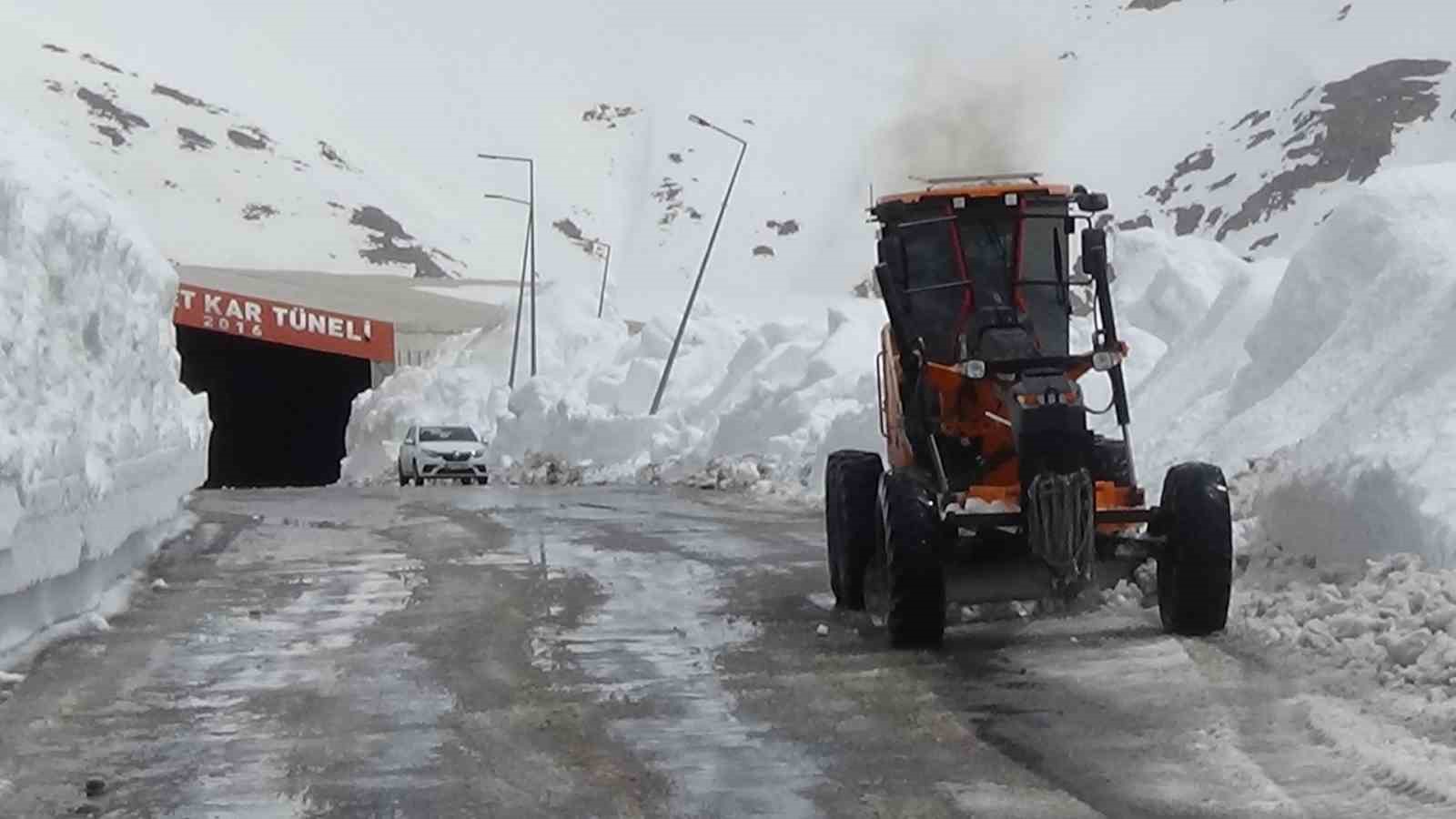turkiyede kar rekoru vanda kirildi karabet gecidinde kar kalinligi 3 metreyi gecti 0 Q94BgI2s