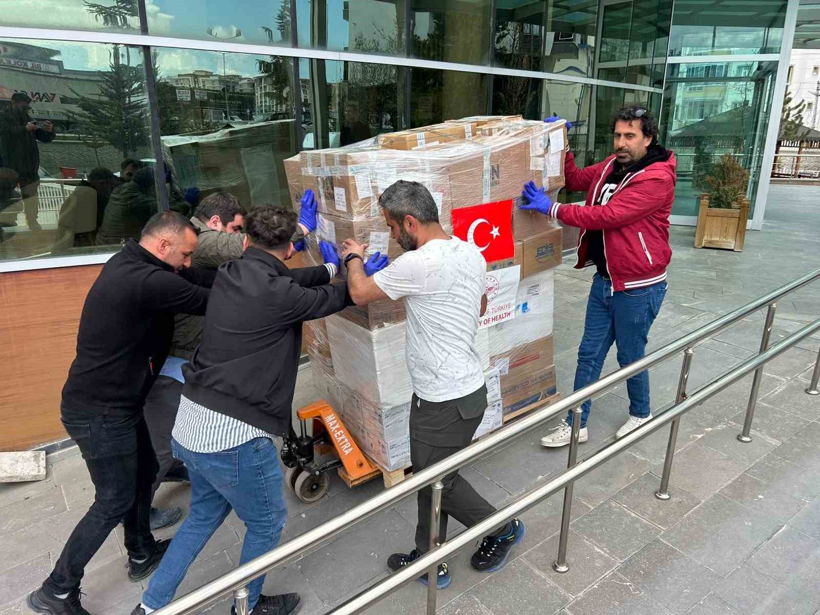 Türkiye’den İran’a sağlık desteği: Van’dan gönderilen yardım tırı sayısı 9 oldu 13 turkiyeden irana saglik destegi vandan gonderilen yardim tiri sayisi 9 oldu 9 lCdH7Bwq