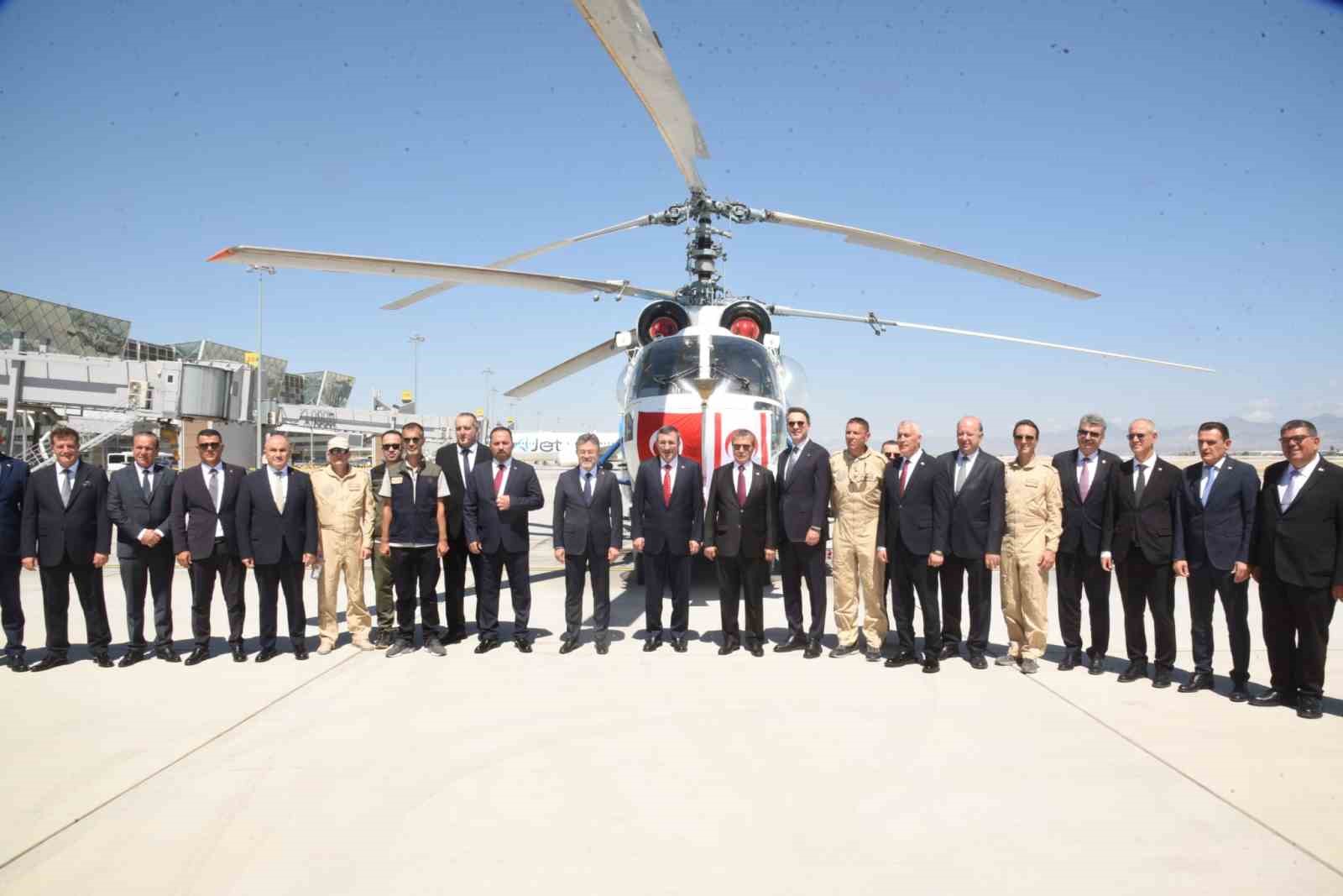 turkiyeden kktcye yangin sondurme helikopteri teslim edildi 0