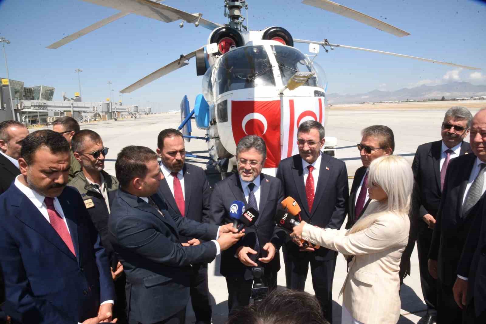 turkiyeden kktcye yangin sondurme helikopteri teslim edildi 2