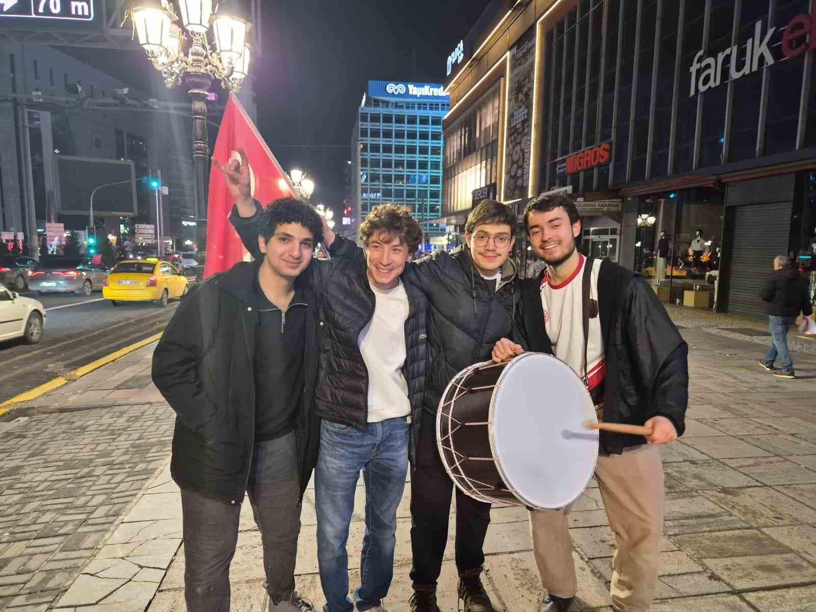 turkiyenin 24 yil sonra dunya kupasina gitmesi ankarada cosku ile kutlandi 1