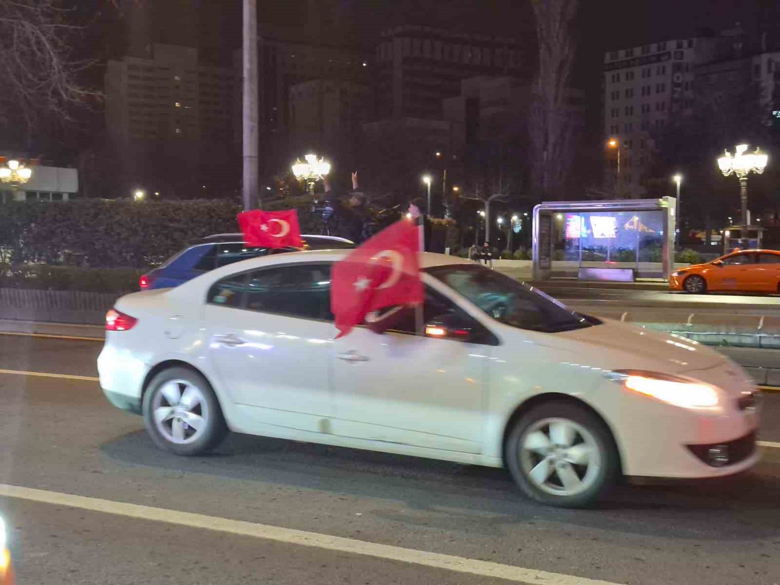 turkiyenin 24 yil sonra dunya kupasina gitmesi ankarada cosku ile kutlandi 2