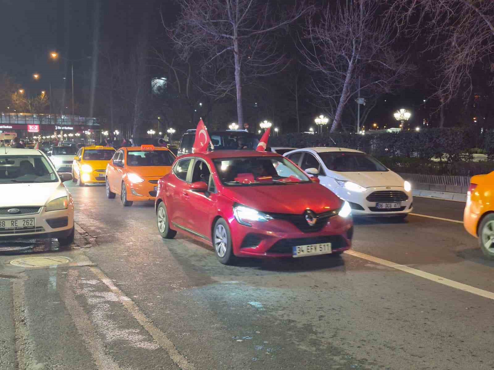 turkiyenin 24 yil sonra dunya kupasina gitmesi ankarada cosku ile kutlandi 3 zMUb47rq