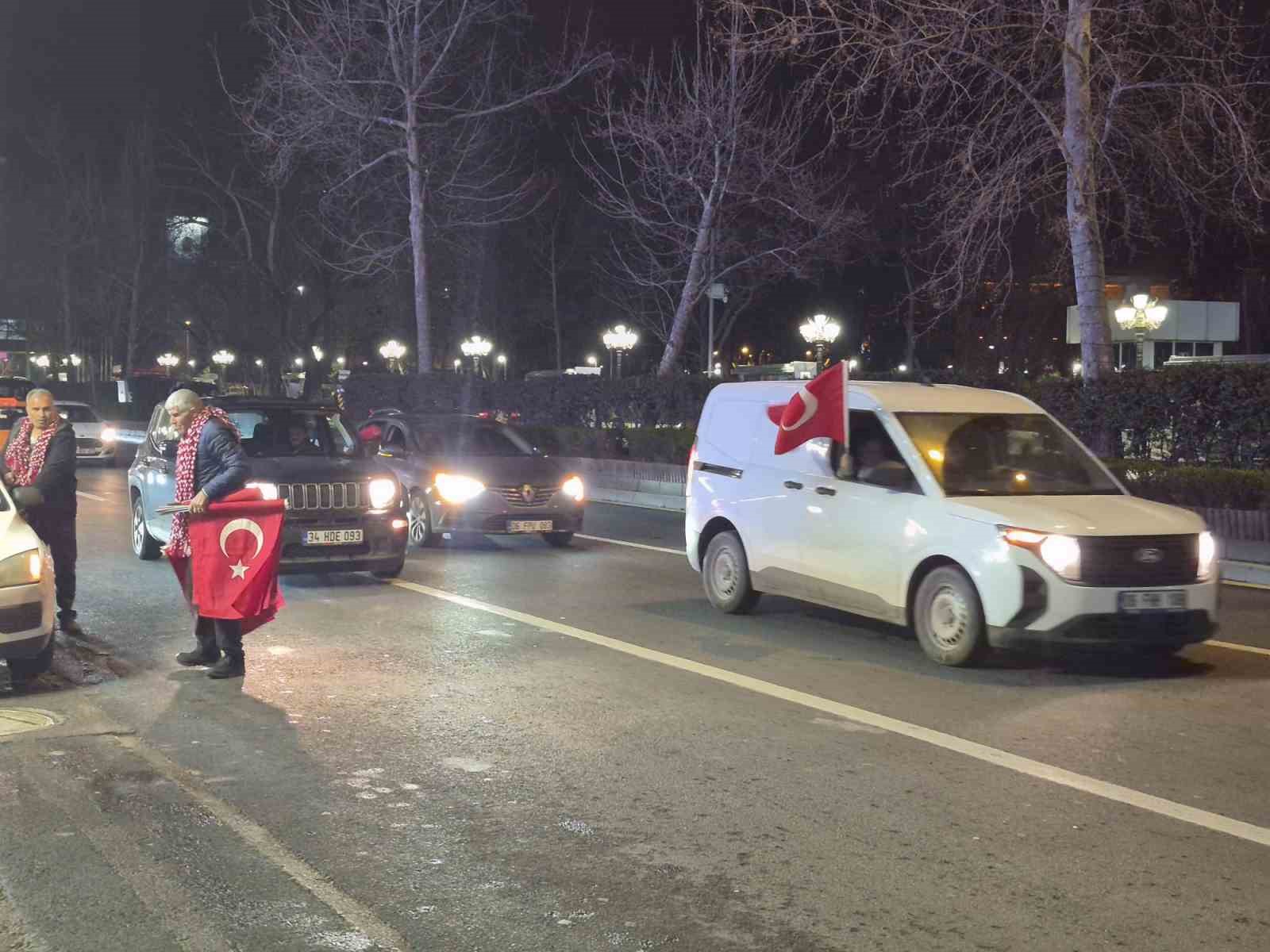 turkiyenin 24 yil sonra dunya kupasina gitmesi ankarada cosku ile kutlandi 4 IGdPRX9I