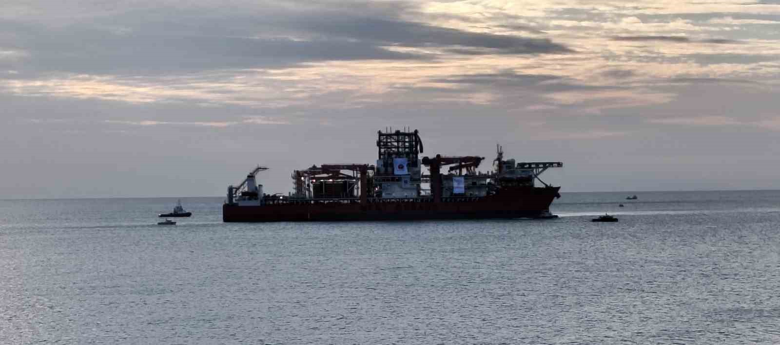 turkiyenin 6inci sondaj gemisi mersine ulasti 2 O7PrhmVd