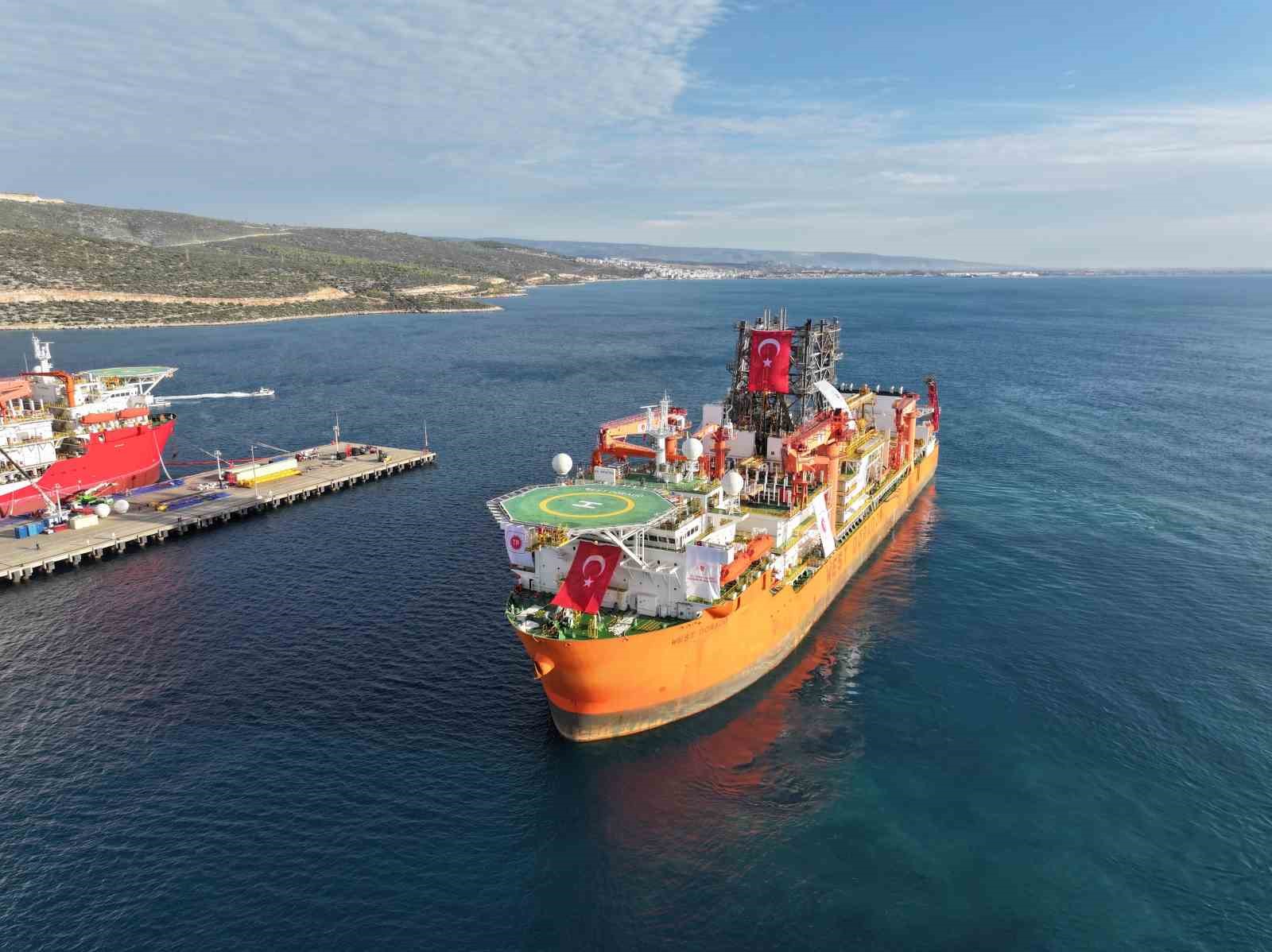 turkiyenin 6inci sondaj gemisi tasucu limanina yanasti 2 VyYJfj5G