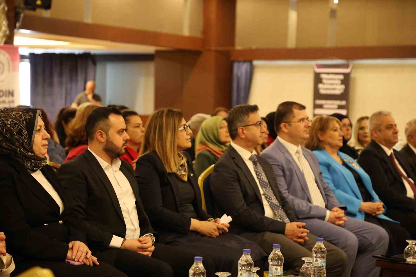 turkiyenin dort bir yanindan 120 kadin muhtar elazigda bulustu 3 DeQ4jza1