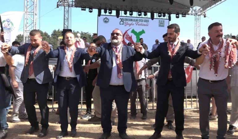 turkiyenin-dort-bir-yanindan-gelen-giresunlular-bursada-bulustu-CKcfYDmL.jpg