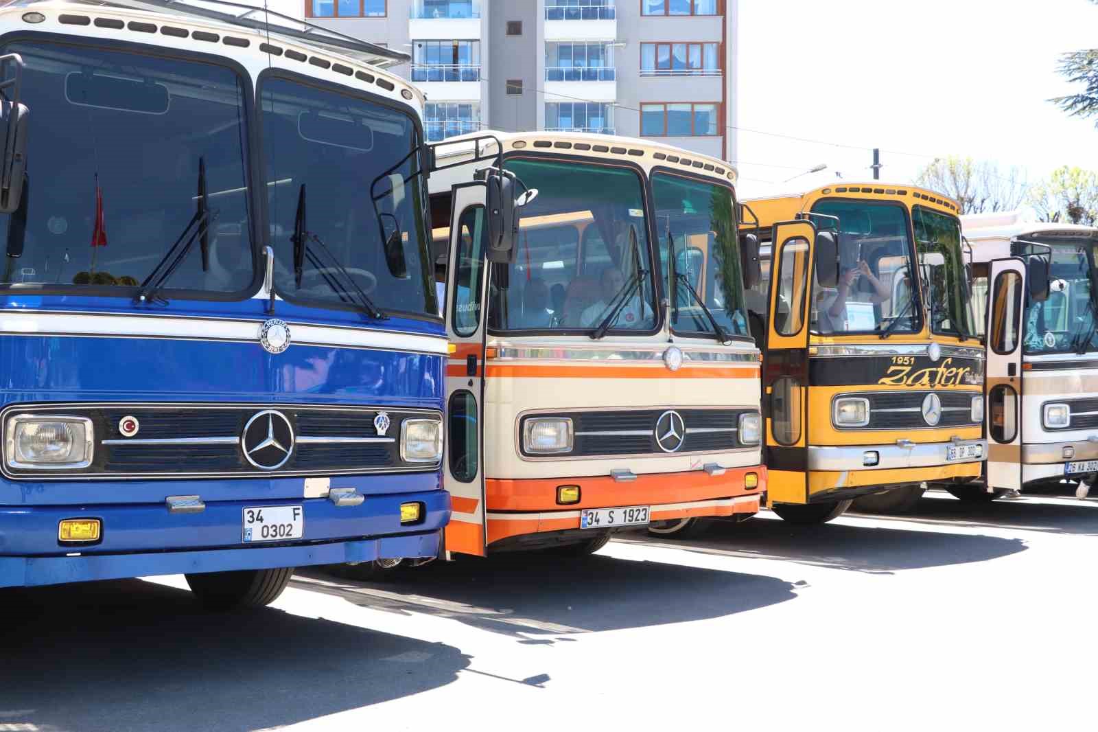 Türkiye’nin dört bir yanından gelen klasik otobüsler Eskişehir’de buluştu 6 turkiyenin dort bir yanindan gelen klasik otobusler eskisehirde bulustu 2 ZS25KTRy