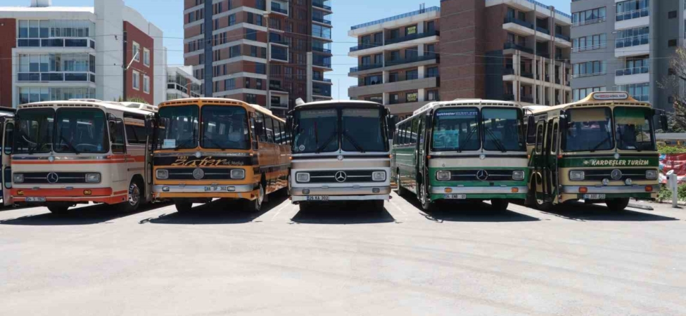 turkiyenin-dort-bir-yanindan-gelen-klasik-otobusler-eskisehirde-bulustu-xjSvjY4b.jpg