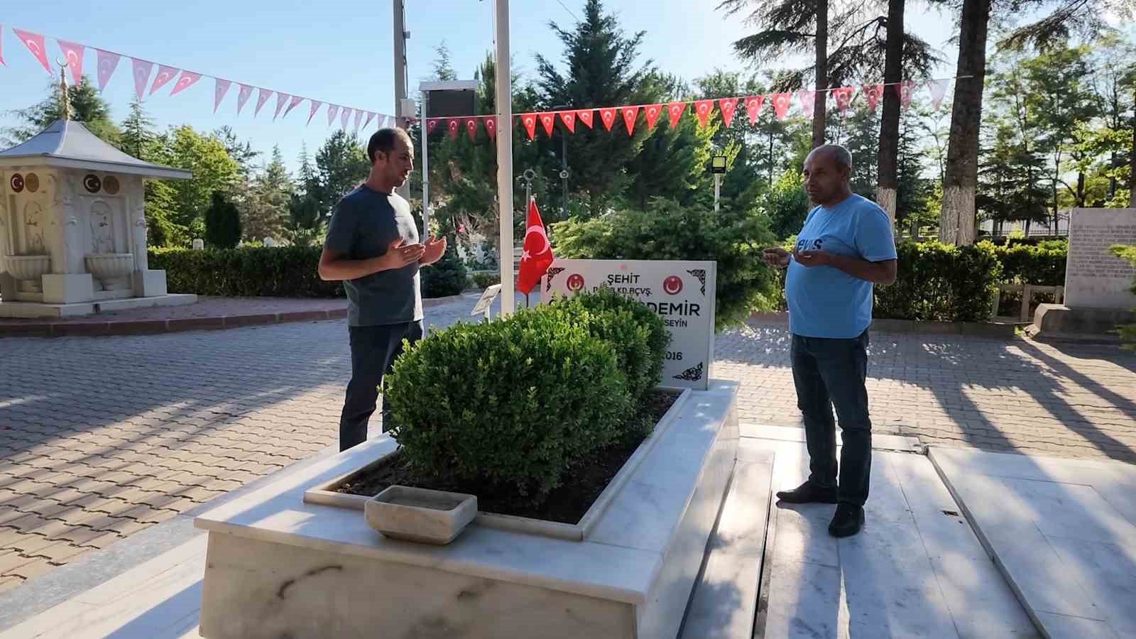 turkiyenin dort bir yanindan sehit omer halisdemirin kabrine ziyaret 0