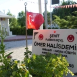 turkiyenin-dort-bir-yanindan-sehit-omer-halisdemirin-kabrine-ziyaret-m9HJha5g.jpg