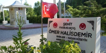 turkiyenin-dort-bir-yanindan-sehit-omer-halisdemirin-kabrine-ziyaret-m9HJha5g.jpg