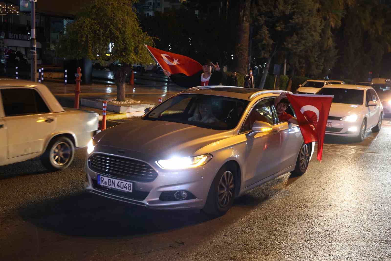 turkiyenin dunya kupasina katilmasi aydinda konvoyla kutlandi 2