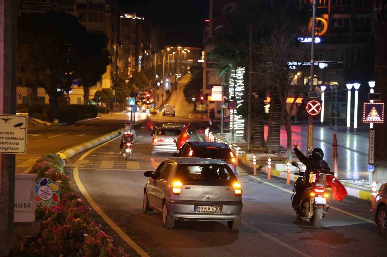 turkiyenin dunya kupasina katilmasi aydinda konvoyla kutlandi 3 TJyNyllG