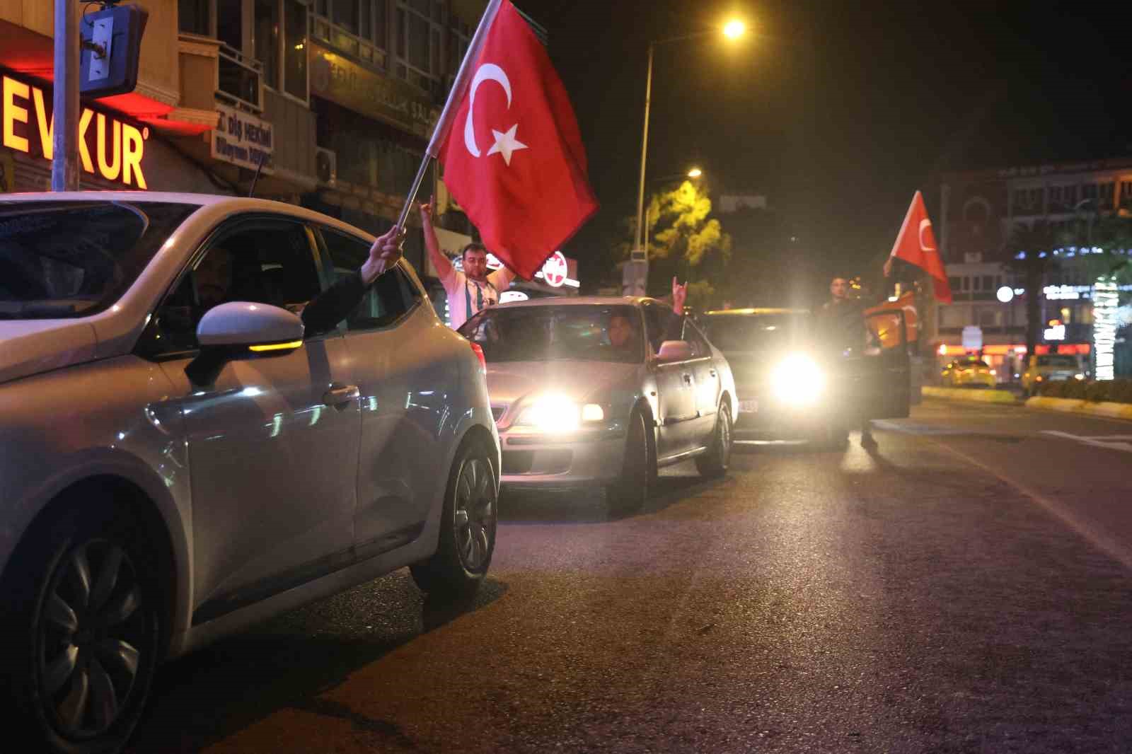 turkiyenin dunya kupasina katilmasi aydinda konvoyla kutlandi 4 qYAThiiz
