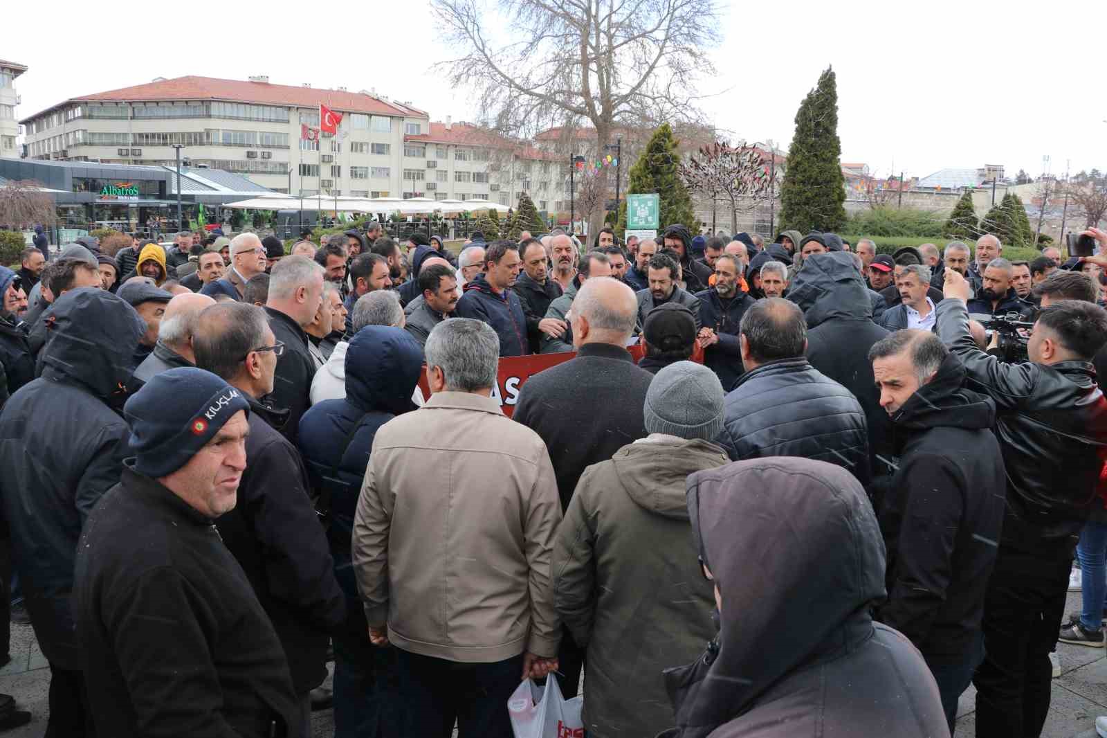 turkiyenin en buyuk 50 sirketinden birisiydi isciler ayaga kaldirilmasini istedi 2 mnK4s9nk