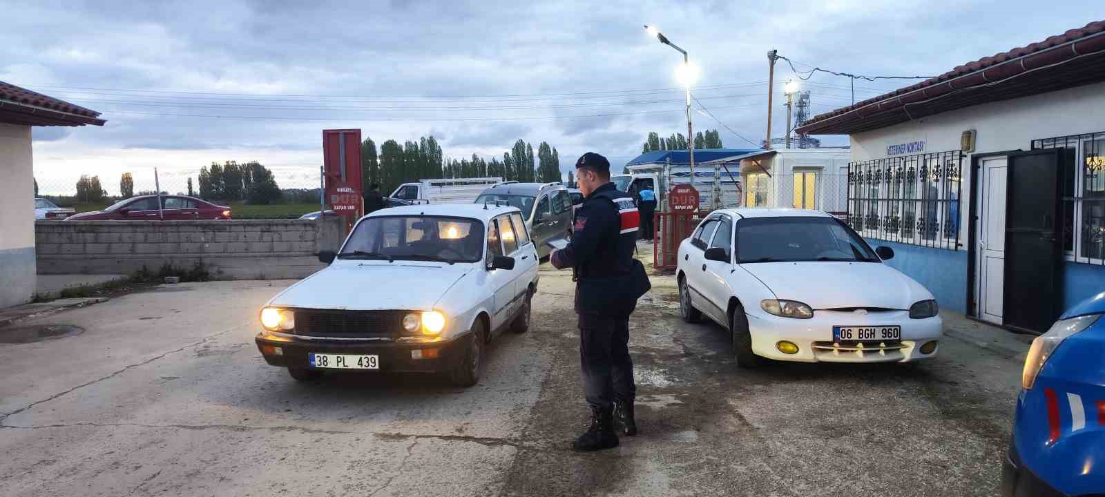 turkiyenin en buyuk hayvan pazarlarindan sarkislada bayram oncesi yogunluk artti 2 KFni5L4v