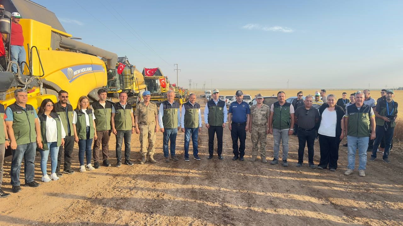 Türkiye’nin en büyük tarım işletmesinde hasat zamanı 7 turkiyenin en buyuk tarim isletmesinde hasat zamani 3 EsFBhTA2