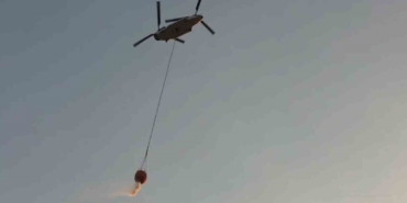 turkiyenin-en-buyuk-yangin-sondurme-helikopteri-sahaya-indi-VZYT987D.jpg
